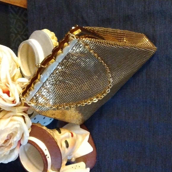 Vintage,Whiting&Davis # 2981,Gold Metallic Evening Bag with Mother of Pearl top. - Picture 8 of 16